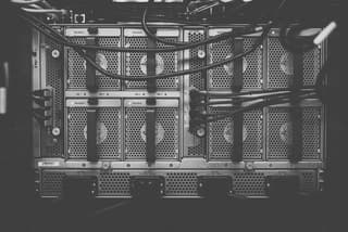 El Ministerio de Desarrollo Digital quiere dar a los centros de datos acceso a las redes eléctricas principales
