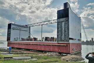 Первый модуль строящегося плавучего дока спустили на воду в Нижегородской области