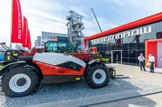 With three wheel control modes: Rostselmash introduced the TLH 740 telescopic loader