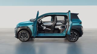«Опять не закрылась передняя дверь»: автожурналист рассказал о недоработках электромобиля «Атом»