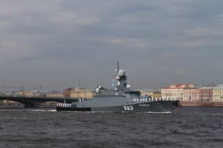 МРК «Серпухов» и «Наро-Фоминск» «потопили» корабли противника на Балтике