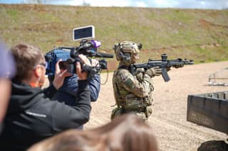 Новейший укороченный вариант автомата Калашникова АК-12К получили бойцы ВДВ