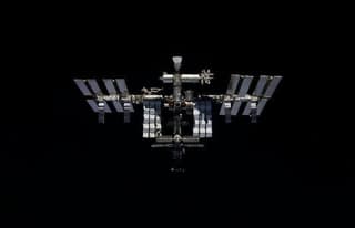 Утечка устранена: Роскосмос завершил герметизацию переходной камеры модуля «Звезда» на МКС