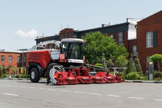 С двигателем мощностью 770 л.с.: самый мощный в России кормоуборочный комбайн F 2750 разработали в «Ростсельмаше»