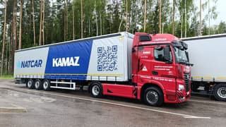 Kogogin y Karimov prueban el camión autónomo "Mayak-2"