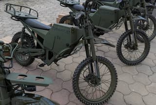 La motocicleta eléctrica "Timir At" se exhibió en la exposición "Saja-Innovación" en Yakutia