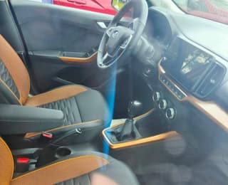 Con pantallas en las empuñaduras de control: el Lada Iskra tendrá climatizador en la configuración máxima