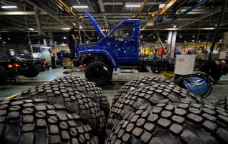 В России начнут снижать себестоимость Lada и УАЗ