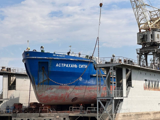 El buque tanque "Astrakhan City" entró en reparación en el astillero de la Corporación Unida de Construcción Naval (OSK)