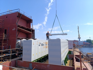 Instalado el cuadro de distribución principal en el rompehielos nuclear "Chukotka"