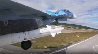 Палубные истребители Су-33 и МиГ-29К отстрелялись управляемыми ракетами по воздушным целям в Баренцевом море