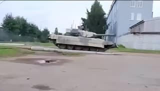 «Уралвагонзавод» разработал тяжёлый робот-штурмовик на базе танка Т-90: начались испытания на полигоне