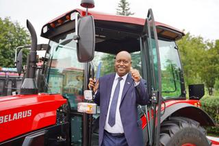 Tractores y cosechadoras de MTZ: Bielorrusia suministró a Zimbabue más de 2000 unidades de maquinaria agrícola