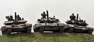 Tanques T-72B, T-72AB y T-80BV advirtieron sobre el peligro del Challenger Mk.2: el problema son los proyectiles de uranio empobrecido