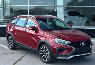 Lada Vesta SW Cross в новом цвете «Фламенко» появились у дилеров в Тольятти