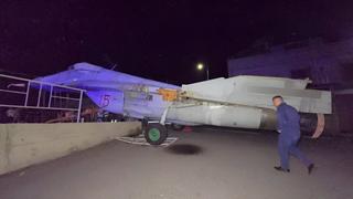 Российский МиГ-29 столкнулся со столбом и ограждением аэродрома в Армении