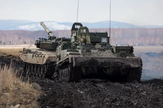 «Эвакуатор» на базе танка Т-90М «Прорыв» оснастили новым мотором на 1000 л.с