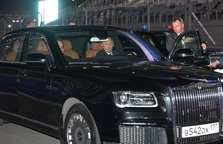 Бронированный Aurus доставили на Аляску на Ил-76 под охраной истребителей