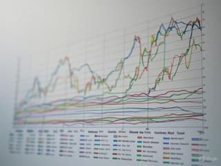 C точностью до 83%: нейросеть, предсказывающую кризисы на фондовом рынке, создали в НИУ ВШЭ