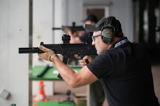 «Калашников» впервые представил укороченный автомат АК-15К и малогабаритный АК-15СК
