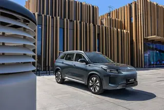 El crossover híbrido actualizado Evolute i-Space ya está a la venta en la Federación Rusa