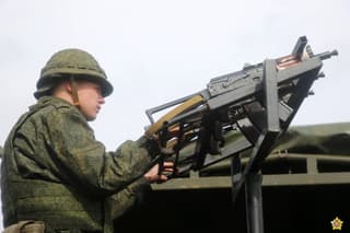 Хитрую турель из трёх «Ксюх» заметили у военных: впереди — зенитка из пистолетов Макарова