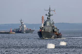 БРК «Моршанск» проекта 12411 «спас» получившее пробоину судно на учениях в Балтийском море