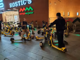 Electric scooter drivers may be required to obtain driver's licenses