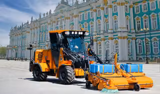 Петербургские коммунальщики помогли белорусам разработать универсальную машину AMKODOR W100 для городского хозяйства