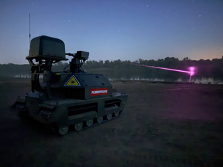 Aparecen imágenes de la instalación láser "Ignis" quemando minas TM-62 durante ejercicios