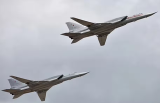 Tu-22M3 con "Kinzhal" sobrevolaron el Báltico escoltados por Su-35S y Su-27