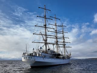El velero "Nadezhda" regresó de una aventura marítima de 11 500 millas náuticas