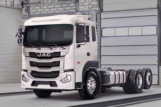Уникальное 20-тонное шасси создали Авматех и Jac: третья ось поворачивает как у легковушки