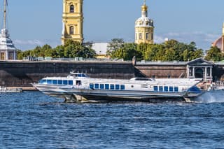 Прогулочные суда старше 15 лет запретят в Петербурге и переведут флот на электричество