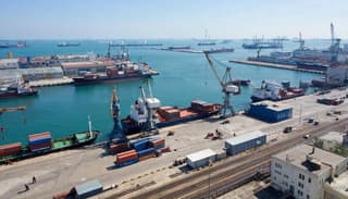 Se gastarán 5000 millones de rublos en un puerto anticongelante en Majachkalá para la importación paralela