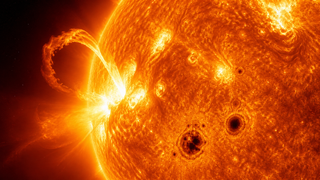 El Sol se calienta: la primera llamarada de mayo alcanza la clase M1.8