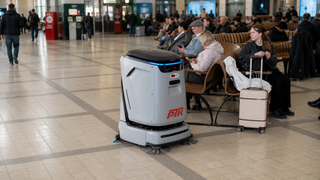 Robots de limpieza llegan a las estaciones de tren de Moscow y St. Petersburg