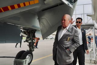 Foreigners eye Su-57: King of Malaysia shown Russian fighter jet