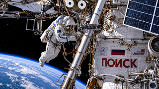 6 horas en el espacio exterior: cosmonautas rusos cosechan semiconductores y apuntan un telescopio de terahercios al Sol