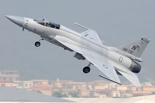Rusia se niega a reparar los motores RD-93 de los cazas chinos JF-17 en Pakistán