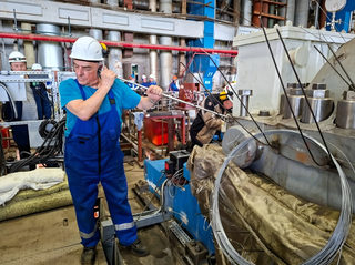 En la central eléctrica de distrito más grande del Noroeste, "revivieron" una turbina gigante: ahora gira 4 veces por minuto