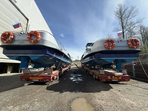 Tranvías fluviales "Vologodskie zori" y "Vologzhanin"