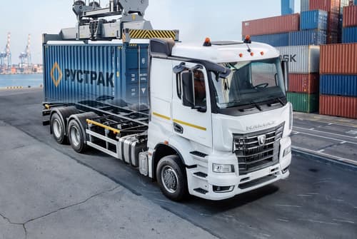 Portacontenedores sobre chasis KAMAZ-65658