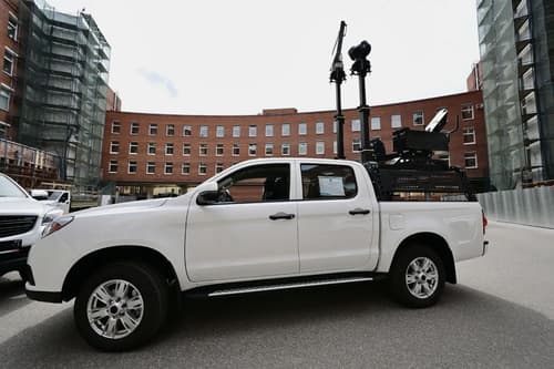 Camioneta antidrones con módulo de combate "Katran"