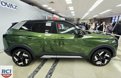 Lada Azimut в металлике «Эмеральда»