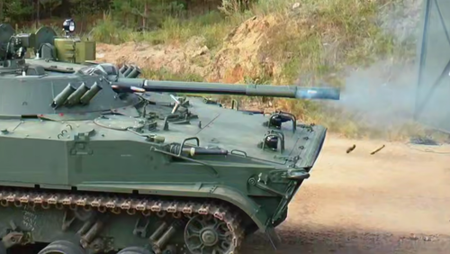 БМП-3 ведёт огонь