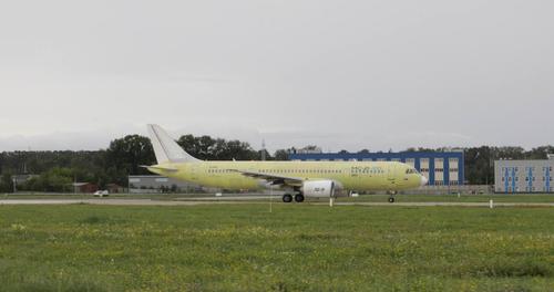 Серийный пассажирский лайнер МС-21