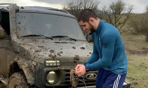 Islam Makhachev con su "Niva"