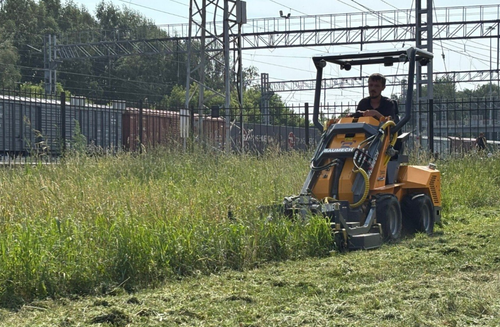 ML-04 with a lawnmower
