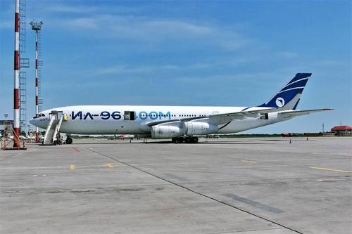 Il-96-400M